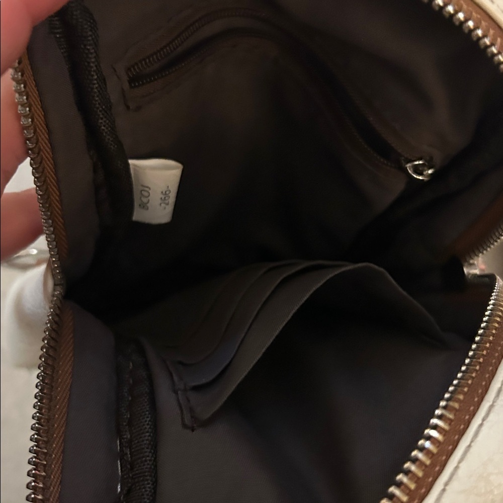 CLUCI Small Sling Vegan Leather Crossbody - Picture 9 of 15